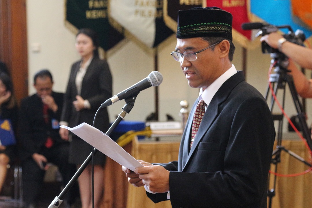 Rektor UGM (2017-2022) Prof Ir Panut Mulyono, M Eng, D Eng, membacakan bertajuk Peran UGM dalam Pengembangan Peradaban Baru Indonesia (Foto Nurrokhman/KAGAMA) 