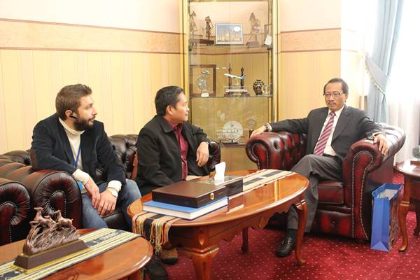 Dubes RI, M. Wahid Supriyadi tengah menerima kunjungan dari Pelajar DKI, di Ruang Kerja Dubes RI (Foto ISTIMEWA)