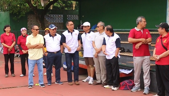 Peserta dan Panitia Turnamen Tenis Kagama Cup XI (foto Wempi Gunarto)