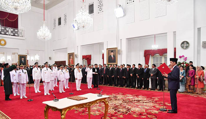 Presiden Joko Widodo mengambil sumpah para Gubernur dan Wakil Gubernur.