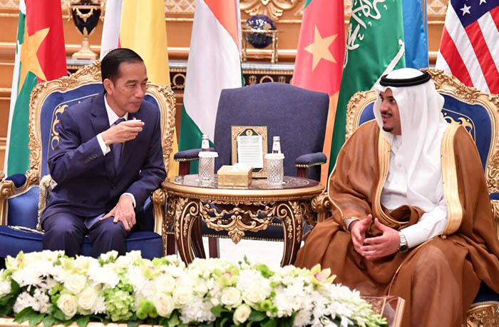 Presiden Joko Widodo dan Pangeran Mohamad Bin Salman membicarakan hubungan bilateral Indonesia dan Arab Saudi.