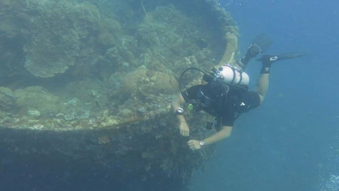Anggota Tim Ekspedisi UGM menyelam di bawah laut Kepulauan Sangihe untuk eksplorasi (Foto ISTIMEWA)