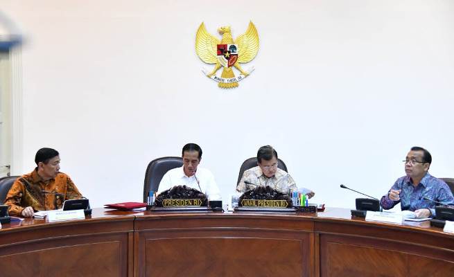Presiden Joko Widodo didampingi Wakil Presiden Jusuf Kalla serta Menko Polhukam WIranto dan Menteri Sekretaris Negara Prof Dr Pratikno, M Soc, Sc (Foto ISTIMEWA)
