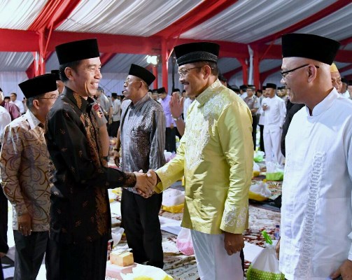 Presiden Joko Widodo beramah tamah dengan tamu undangan serta hadirin (Foto ISTIMEWA)