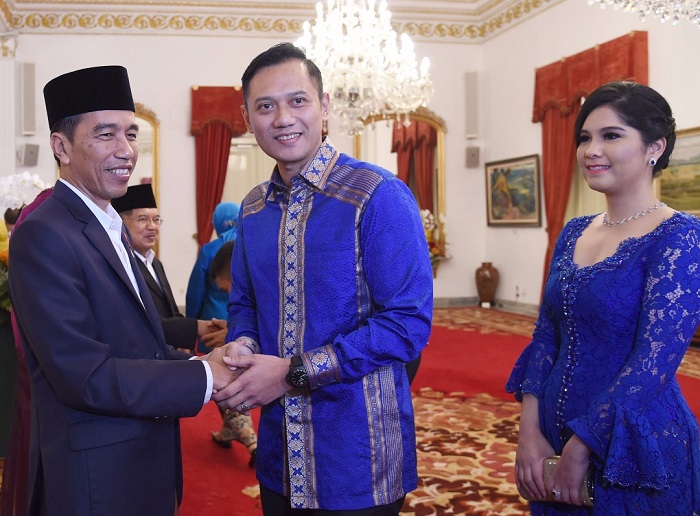 Presiden Joko Widodo menitipkan salam kepada Agus Harimurti Yudhoyono kepada mantan Presiden Susilo Bambang Yudhoyono.