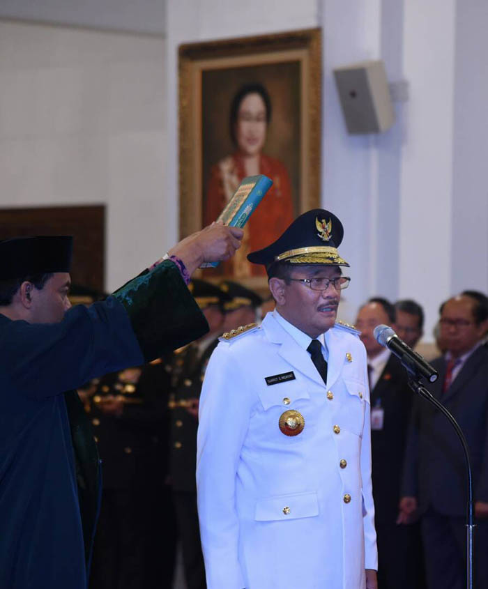 Djarot Saiful Hidayat menjadi Gubernur DKI Jakarta ketiga untuk masa bakti 2012-2017.