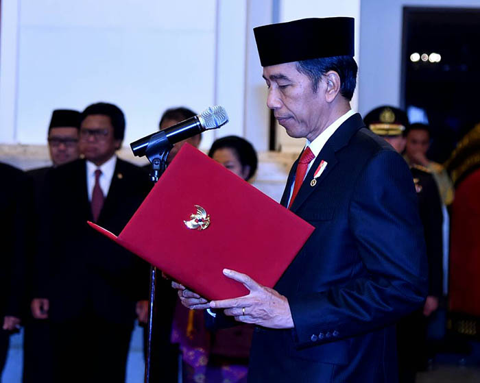 Kepala  Negara  secara resmi melantik Djarot Saiful Hidayat sebagai Gubernur DKI Jakarta untuk sisa masa jabatan tahun 2012-2017.