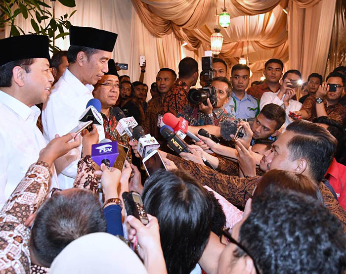 Presiden Joko Widodo  ingin ideologi Pancasila tersosialisasi dengan mendalam di masyarakat guna menangkal radikalisme.