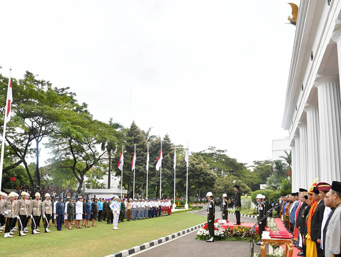 Upacara Peringatan Hari Lahir Pancasila yang dipimpin  Kepala Negara di Kemenlu berlasung dengan khidmat.