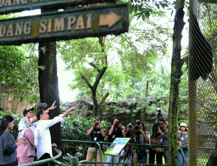 Taman Margasatwa Ragunan di kawasan Jakarta Selatan menjadi tempat wisata yang dipilih Presiden Joko Widodo beserta keluarga. 