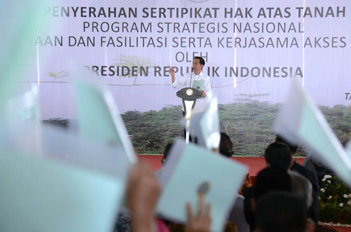  Presiden Joko Widodo memastikan bahwa pemerintah akan terus mengupayakan pemberian sertifikat ini sebagai tanda bukti hak kepemilikan atas tanah kepada lebih banyak lagi masyarakat
