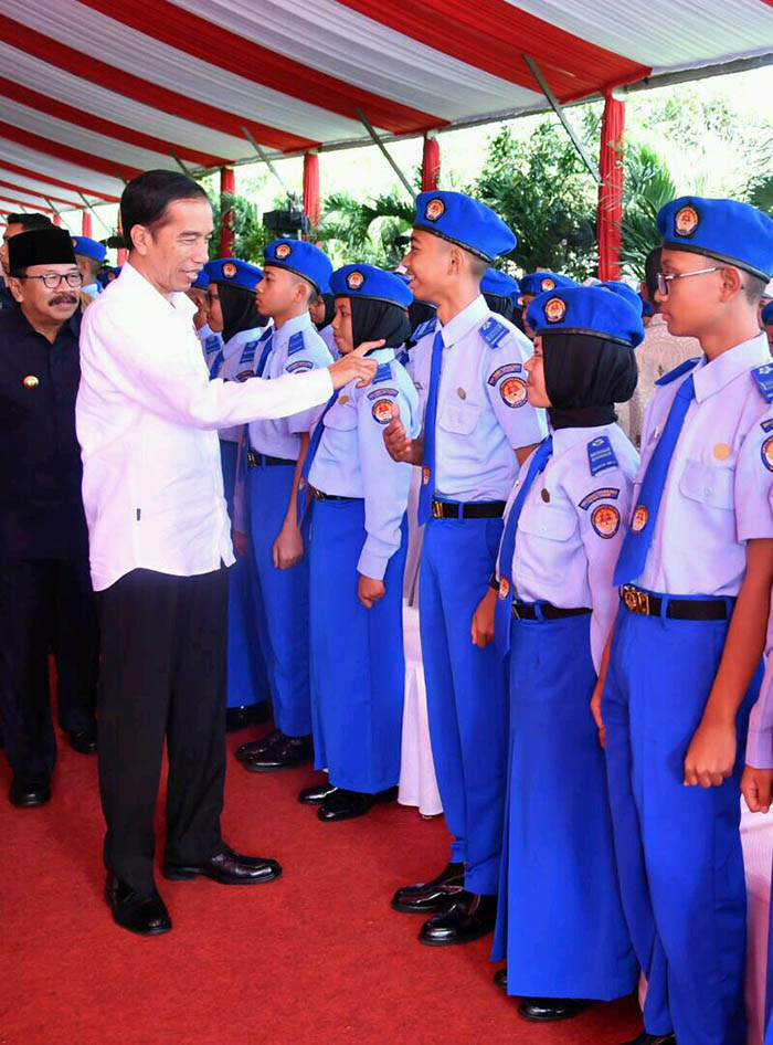Presiden berharap para siswa SMA Negeri Taruna Nala Jawa Timur  bisa jadi sumber daya manusia yang unggul dan siap bersaing di pentas global.