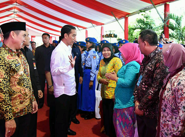 Presiden Joko Widodo  tak mau masyarakat masih berkutat dengan saling fitnah dan saling hujat.