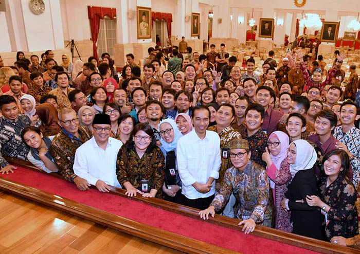 Presiden Joko Widodo menyampaikan pentingnya peran media dalam membangun sebuah negara, utamanya dalam menumbuhkan sikap optimisme pada masyarakat.