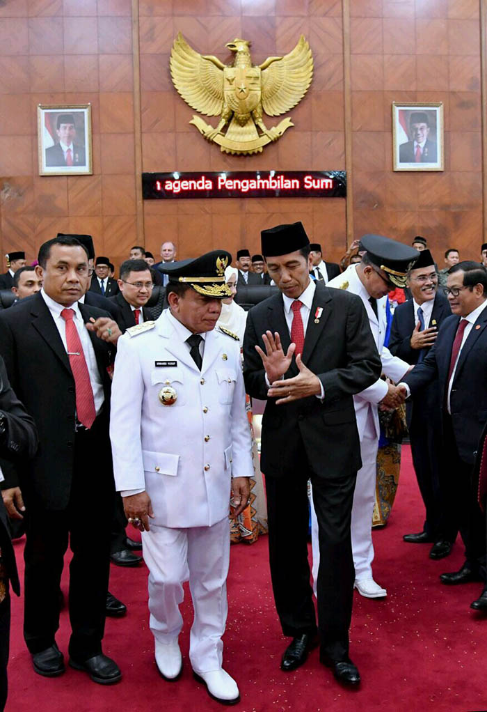 Presiden Joko Widodo berdialog dengan Gubernur Aceh Irwandi Yusuf sekaligus mengingatkan pentingnya situasi kondusif untuk investasi di Serambi Mekah.