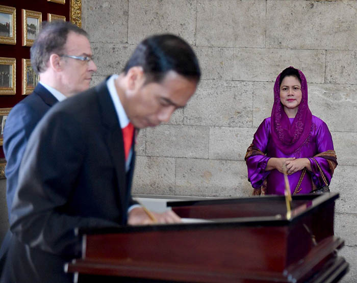 Presiden Joko Widodo didampingi Ibu Negara Iriana Joko Widodo berkunjung ke Mausoleum Attaturk untuk memberikan pengormatan kepada tokoh pendiri Republik Turki Mustafa Kemal Attaturk.