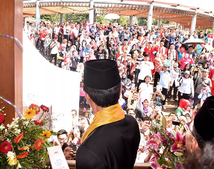 Presiden Joko Widodo senang karena upayanya menginisiasi untuk membangun pusat budaya Betawi telah terwujud dan mendapat sambutan yang baik dari warga Betawi.