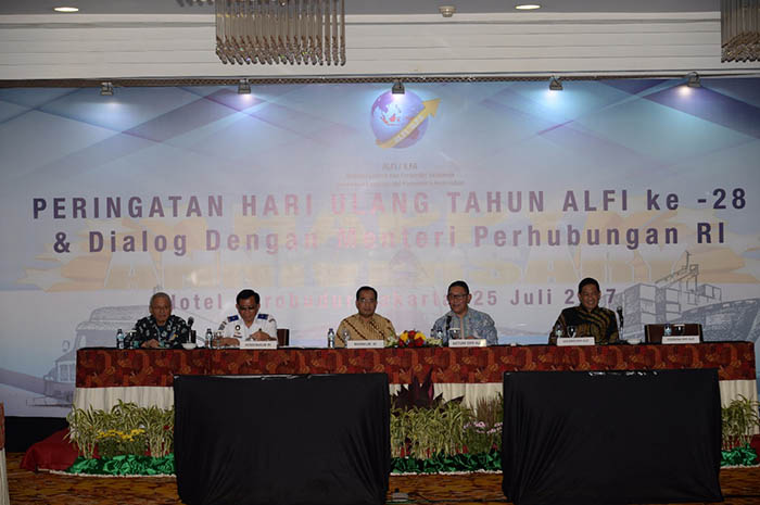 Menteri Perhubungan Budi Karya Sumadi  berharap koordinasi antara Kementerian Perhubungan (Kemenhub) dengan Asosiasi Logistik dan Forwarder Indonesia (ALFI) terus ditingkatkan. 