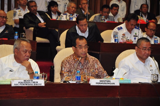 Menteri PUPR Basuki Hadimuljono dan Menhub Budi Karya Sumadi bertemu dengan Komisi V DPR untuk membahas anggaran 2017.