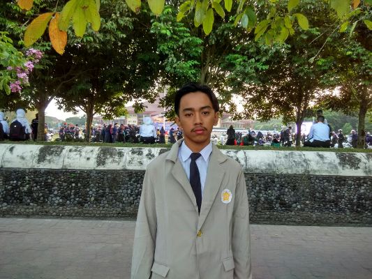 David Pramana asal sekolah dari SMAN 2 Surabaya, Jawa Timur diterima di Prodi Teknik Mesin Sekolah Vokasi melalui Ujian Tulis gelombang 2 (Foto Desti/KAGAMA)
