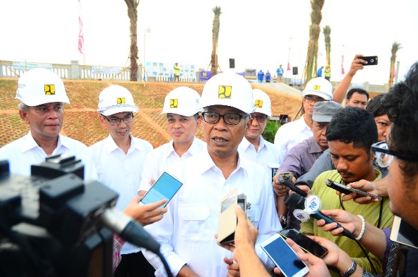 Direktur Jenderal Cipta Karya Kementerian PUPR Sri Hartoyo menjelaskan kepada wartawan tentang upaya pemerintah  menambah pasokan kebutuhan air baku DKI Jakarta melalui jaringan Sistem Penyediaan Air Minum (SPAM) (Foto ISTIMEWA)