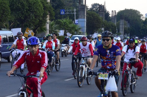 Kegiatan Fun Bike merayakan HUT Kemerdekaan RI ke-72 dimanfaatkan pula untuk sosialisasi penggunaan e-toll (Foto ISTIMEWA)