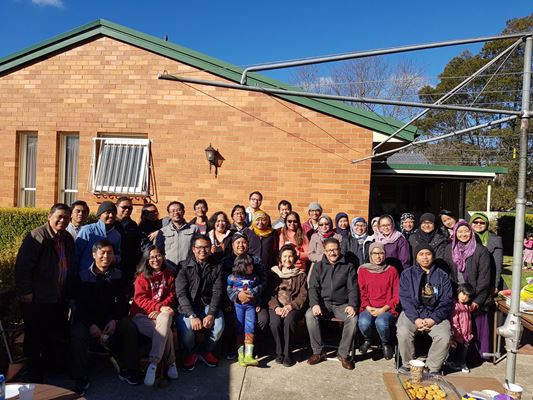Pengurus dan anggota Kagama Canberra beserta keluarga saat berkumpul bersama untuk merekatkan kerukunan (Foto Dokumentasi Katiman, SE, MPP, MPA)