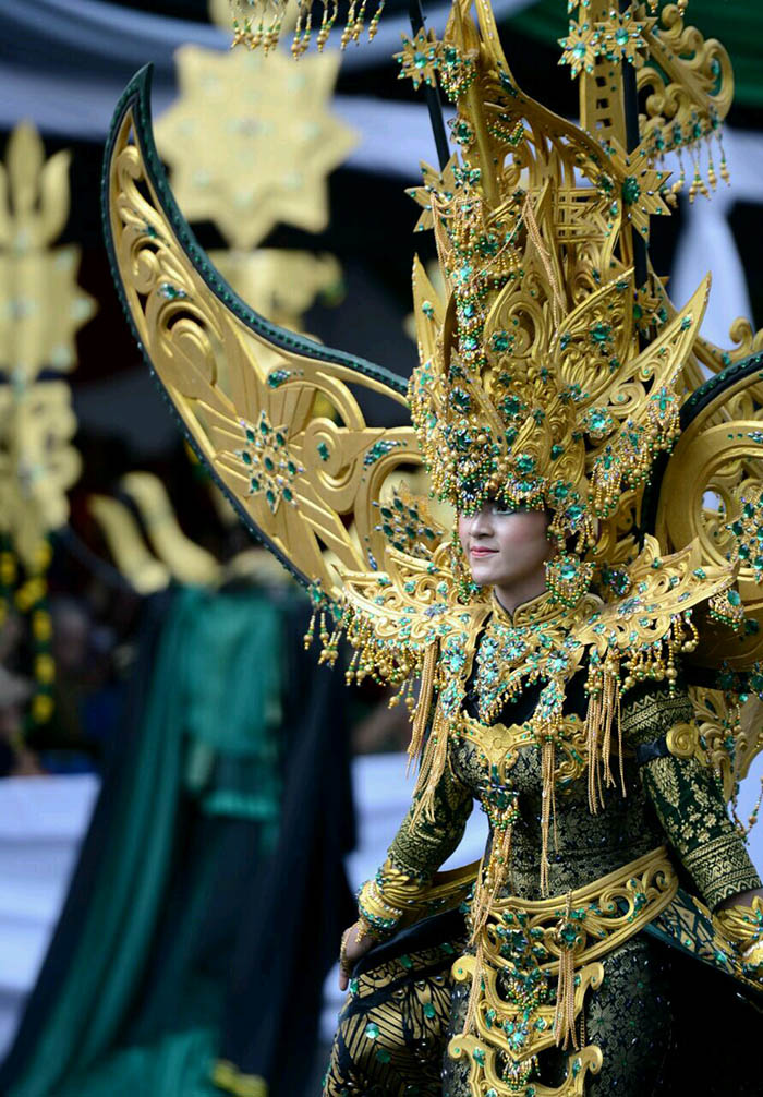 Presiden meminta panitia Jember Fashion Carnaval untuk bekerjasama dengan Kementerian Pariwisata dan Kementerian Pendidikan dan Kebudayaan untuk melaksanakan karnaval seperti setiap tiga tahun di Jakarta atau kota lainnya. 