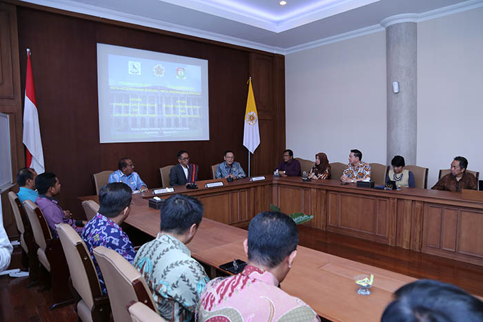 UGM menjalin kerja sama dengan Lembaga Karya Pokhpand (LKP) dan Pemerintah Kabupaten  Sumba Barat Daya, Nusa Tenggara Timur. 