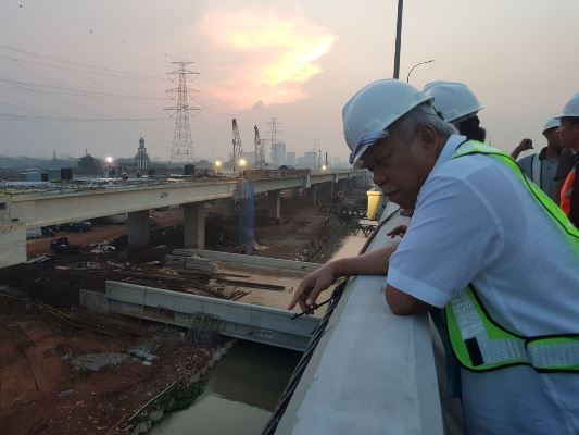 Menteri PUPR Basuki Hadimuljono lebih dulu mengecek kesiapan Tol Becakayu (Bekasi-Cawang-Kampung Melayu) menjelang diresmikan [Foto ISTIMEWA]