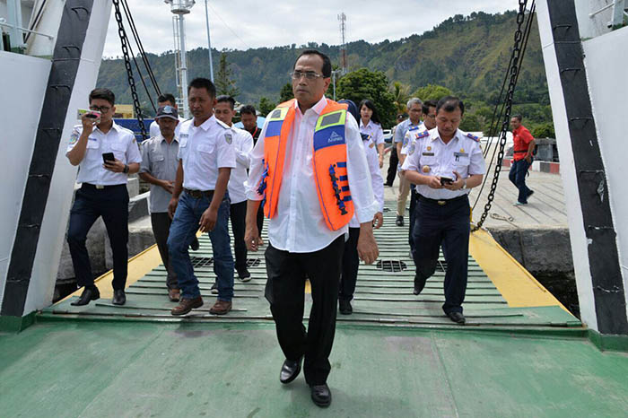 Menteri Perhubungan Budi Karya Sumadi menyatakan "Kemenhub akan membangun lima dermaga yaitu dua dermaga di Samosir dan tiga dermaga di pinggiran Danau Toba.
