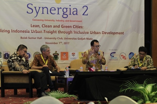 Seminar Synergia 2 bertema “Lean, Clean and Green Cities: Rationalizing Indonesia Urban Freight through Inclusive Urban Development”  diselenggarakan oleh Pusat studi Tarnsportasi dan Logistik (Pustral) UGM [Foto Dokumentasi Humas UGM]