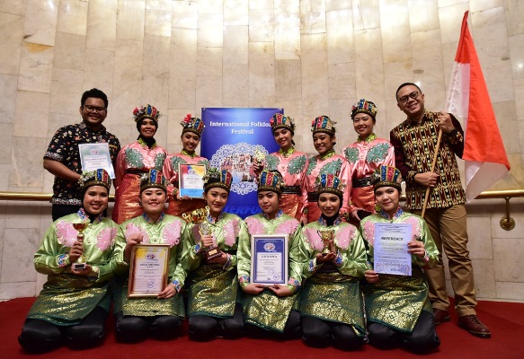 Tim Kesenian Universitas Prasetiya Mulya sabet banyak penghargaan pada International Folklore Festival [Foto ISTIMEWA]