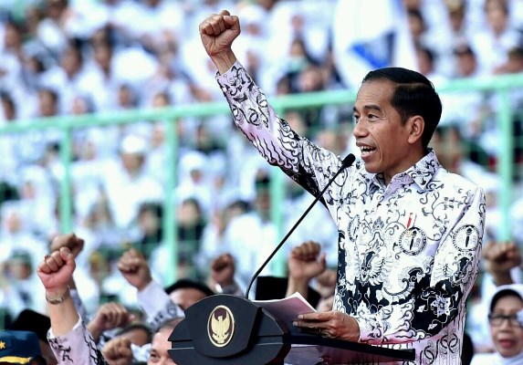 Presiden Joko Widodo mengajak seluruh guru untuk berbenah diri menghadapi persaingan dan tantangan di masa mendatang [Foto ISTIMEWA]