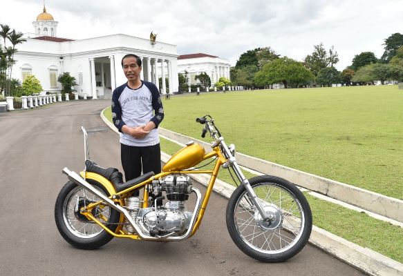 Presiden Joko Widodo bersama motor kreasi anak bangsa di Istana Bogor, Jawa Barat [Foto ISTIMEWA] 
