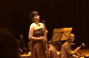 Perpaduan Gamelan Jawa dan Saxophone memukau penonton dalam pentas “Shadows of Java”.(Foto: Dok. KBRI Den Haag)