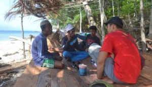 Dari eksplorasi di Nuca Molas, tim Mapagama UGM memperoleh berbagai informasi tentang segala hal di wilayah tersebut.(Foto: Dok. Humas UGM)