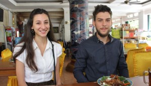 Anastasia dan Oleg, dua warga Rusia yang belajar di UGM.(Foto: Taufiq)