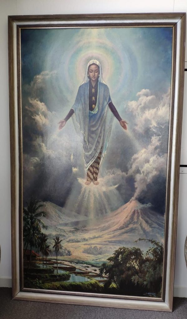 Ada dua lagi versi lukisan Bunda Maria langgam Jawa karya Basoeki Abdullah yang terlihat sangat mirip dengan lukisan yang terdapat di Aqua Viva., tapi keberadaannya tidak jelas. Foto : KBRI Den Haag