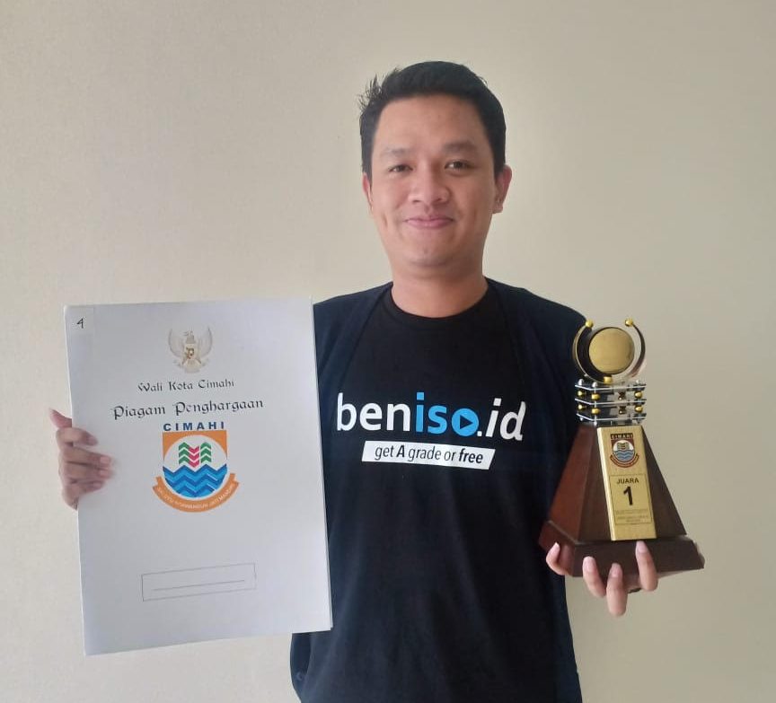 Pada 24 Juni 2019 lalu, Prabowo menerima penyerahan penghargaan di acara Ulang Tahun Cimahi ke-18. Foto: Istimewa