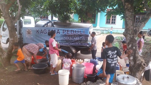 Sebanyak 35 ribu liter air bersih disalurkan Kagama Pemalang di dua kecamatan terdampak kemarau panjang. Foto: istimewa