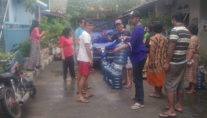 Relawan telah mengantarkan secara langsung sebanyak 39 paket Kagama Tatih Tayang (KTT) kepada warga Kagama terdampak banjir. Foto: Istimewa