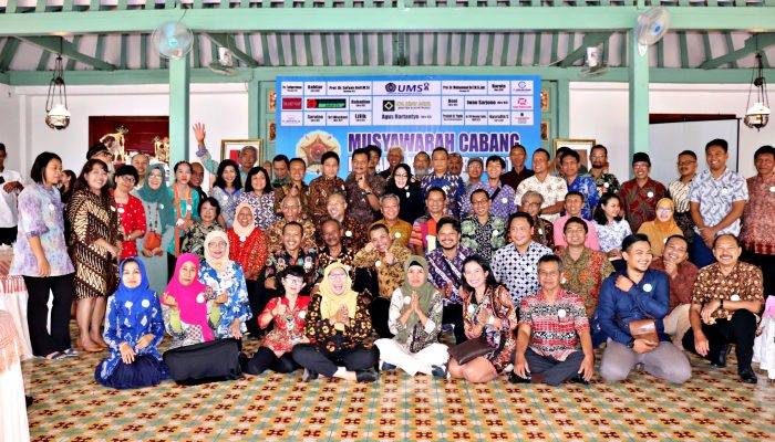 Dalam pidatonya, KGPH Dipokusumo berharap peran Kagama kota Surakarta dapat lebih dirasakan oleh masyarakat, sebagaimana tema besar yang diusung dalam Muscab tahun ini. Foto: Kagama Surakarta
