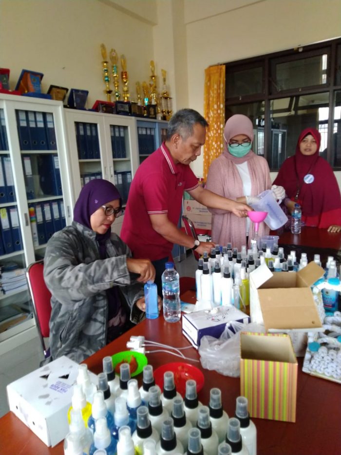 Biaya distribusi hand sanitizer akan ditanggung oleh donatur KAGAMA Balikpapan. Foto: Ist