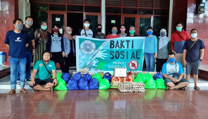KAGAMAHUT Sulsel melakukan aksi pemberian bantuan sosial kepada masyarakat Kota Makassar di tengah pandemi Covid-19. Foto: Sonny Martha Pradana