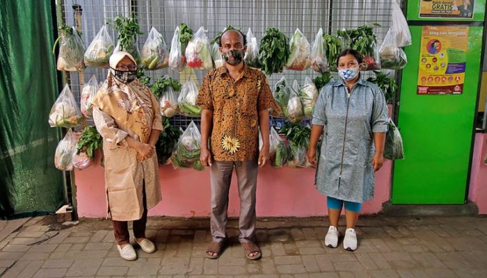 Fransisca Erna Ekawati, Muhammad Mansyur & istrinya, Nur Yulianti, pelopor Canthelan Lempuyangan. Foto: KAGAMA Care