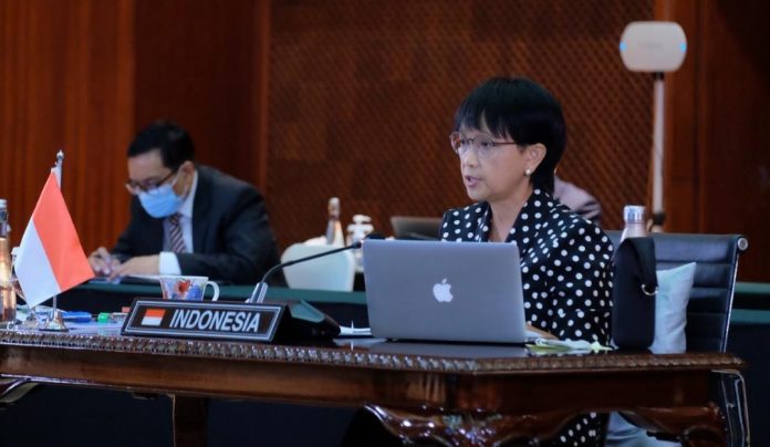 Menteri Retno Marsudi menyampaikan tiga poin kerja sama yang harus dilakukan negara G20 dalam rangka memerangi Covid-19. Foto: Kemenlu