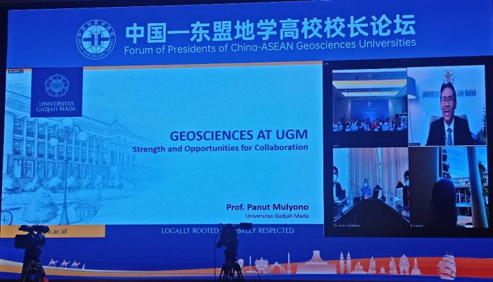 Rektor UGM, Prof. Panut Mulyono dalam sesi Forum of Presidents of China-ASEAN Geosciences Universities. Foto: KBRI Beijing