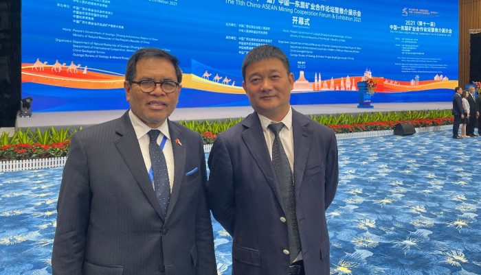 Duta Besar RI Beijing, Djauhari Oratmangun dan Chairman Lygend Resources & Technology Co. Ltd., Cai Jianyong. Foto: KBRI Beijing