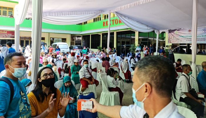 Sekretaris Daerah (Sekda) Kota Palembang Ratu Dewa mengapresiasi aksi nyata KAGAMA dan PDHI Sumsel ini. Foto: KAGAMA Sumsel